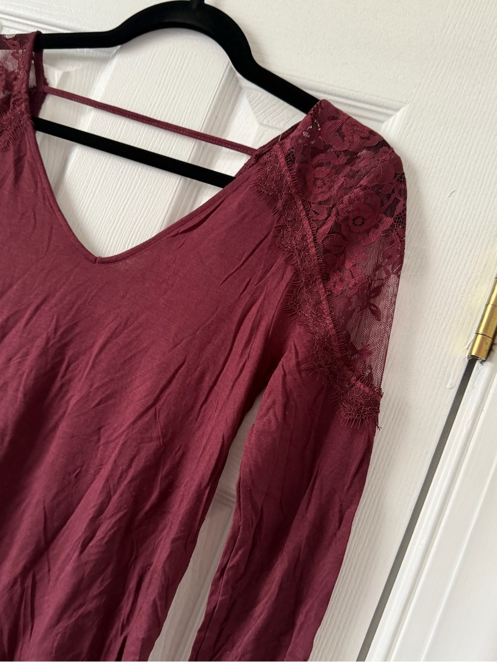 American Eagle Soft & Sexy Burgundy Floral Lace Shoulder V Neck Top XS - Picture 5 of 11